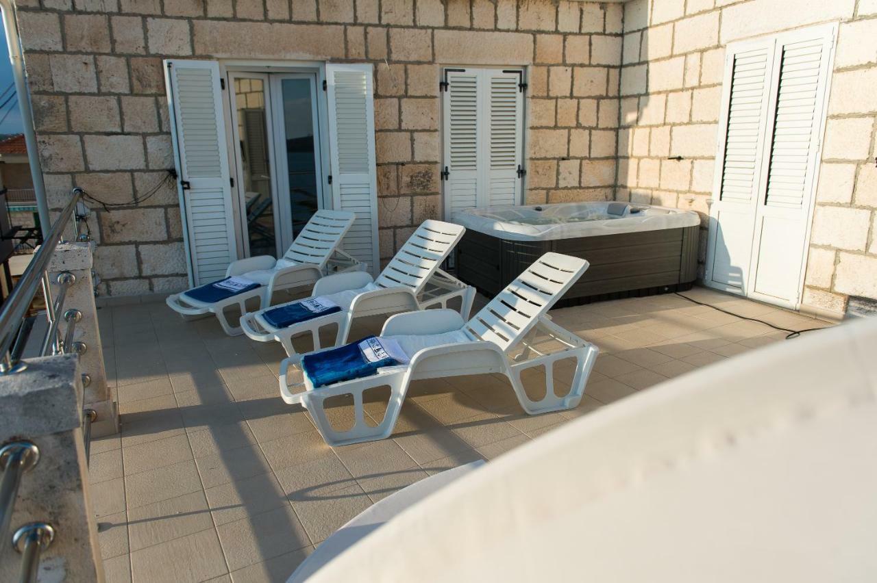 Apartments Cezar Rogoznica  Buitenkant foto