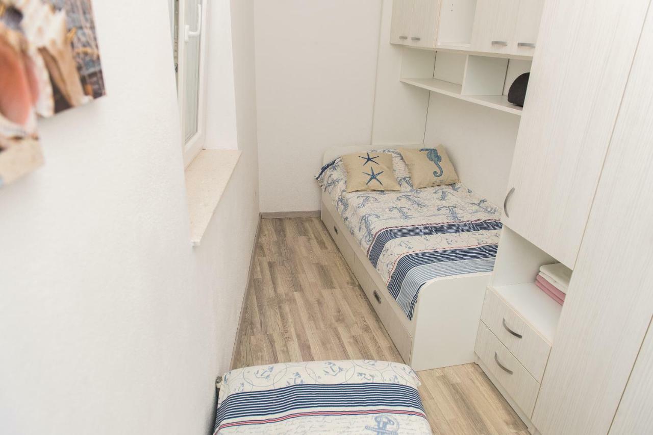 Apartments Cezar Rogoznica  Buitenkant foto